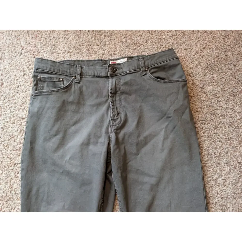 Wrangler Men 36x32 Straight Fit Premium Quality Five Pocket Pants Olive Green
